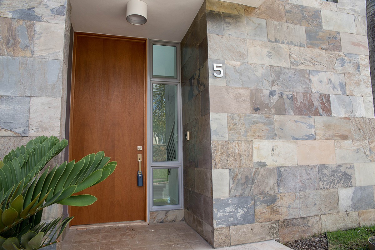 Entrada-Entrance