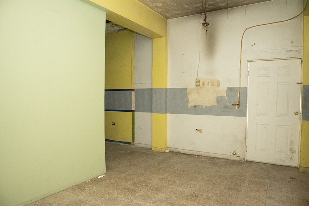 Interior-Inside. b-