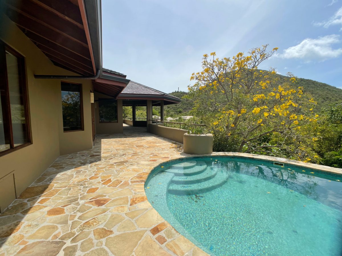 Área de Piscina Privada - Private Pool